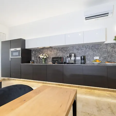 Гостевой дом Talia And Gallery 4*